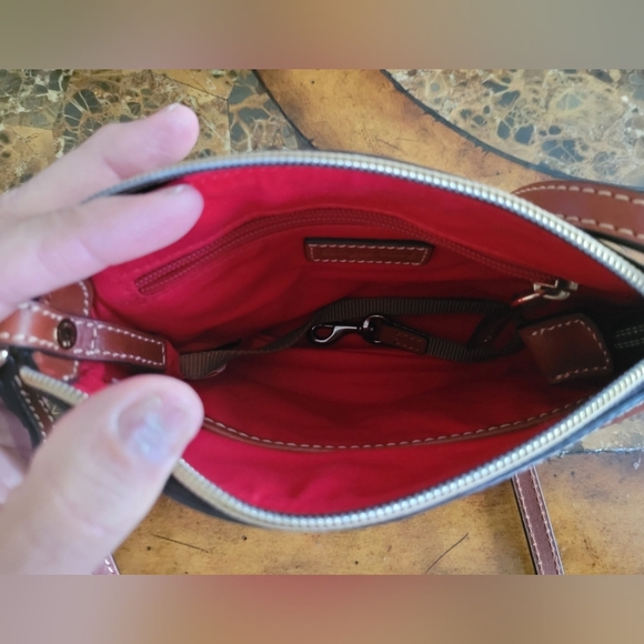 Dooney & BOURKE Elegant Tan and Brown Women's Bag - Picture 7 of 10